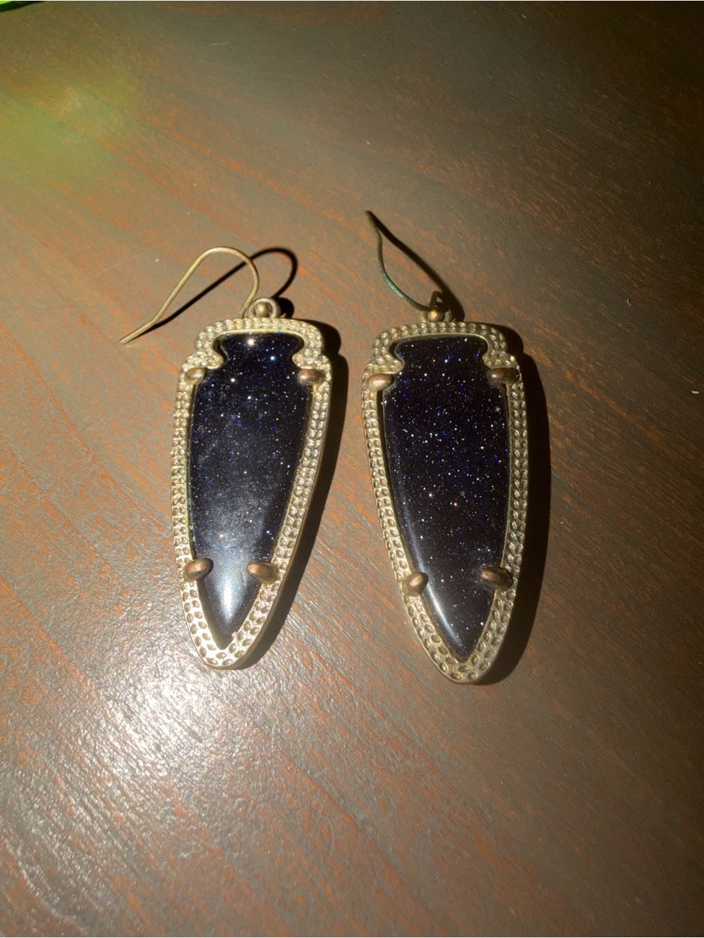 Kendra Scott Navy Blue Goldstone Arrowhead Dangle Earrings